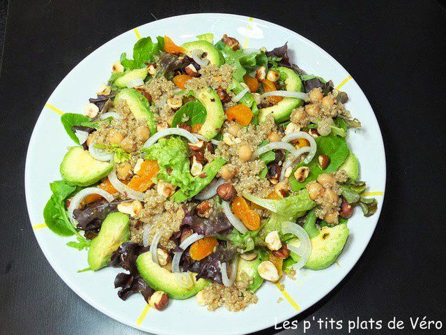 Salade quinoa avocat et pois chiches grillés : healthy, rapide et complète